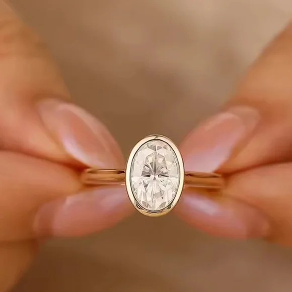 18kt 2ct Oval Cut Ring - Picture 7 of 11